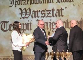 Pokaż zdjęcie: Nagrodę odbiera Grzegorz Kurkowski 