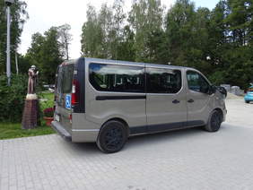 Samochód służący do dowozu niepełnosprawnych pracowników do pracy w ZAZ