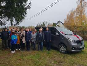 Pokaż zdjęcie: Przekazanie busa dla stowarzyszenia La Zebra