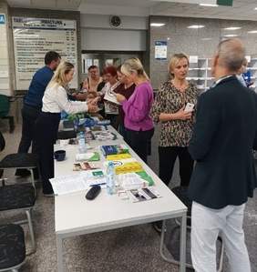 Pokaż zdjęcie: Stoisko informacyjne PFRON