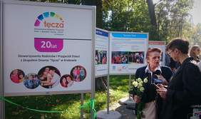 Pokaż zdjęcie: Wystawa z okazji 20 - lecia "Tęczy"