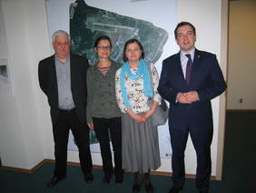 Od prawej: Burmistrz Dzielnicy Bemowo p. Michał Grodzki, Dyrektor Oddziału Mazowieckiego PFRON p. Joanna Skoczek,  Naczelnik Wydziału Promocji i Komunikacji p. Martyna Leciak. Kierownik Referatu Obsługi Bezpośredniej Mieszkańcow p. Lech Zajączkowsk