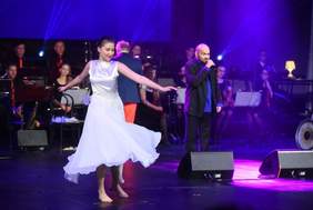 Pokaż zdjęcie: Koncert piosenek francuskich z okazji Dnia Godności Osób z Niepełnosprawnościami w Operze Nova w Bydgoszczy