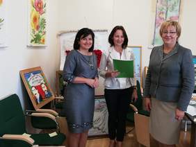 Pokaż zdjęcie: Od lewej Urszula Rusecka - Poseł na Sejm, Dorota Żak - Dyrektor PSSE w Brzesku, Marta Mordarska - Dyrektor Małopolskiego Oddziału PFRON