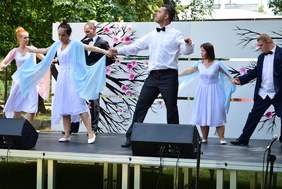 Pokaż zdjęcie: Występ artystyczny