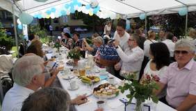 Pokaż zdjęcie: Wspólna biesiada