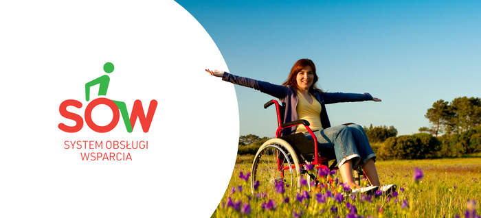 Pokaż zdjęcie: logo System Obsługi Wsparcia - kobieta na wózku dla osób niepełnosprawnych w geście radosnego rozłożenia rozłożenia rąk, znajduje się na kwiecistej łące. 