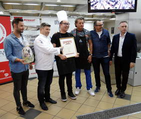 Pokaż zdjęcie: Stoją od lewej: Wojciech Sikora, Jarosław Uściński, Bilguun Ariumbaatar, Jarosław Jakimowicz, Wiesław Tupaczewski i Robert Moskwa  