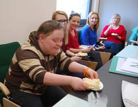 Pokaż zdjęcie: Obchody Światowego Dnia Zespołu Downa w siedzibie Oddziału Małopolskiego PFRON