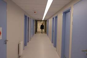 Pokaż zdjęcie: Korytarz w nowo otwartym obiekcie CMN.