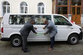 Pokaż zdjęcie: Starosta Słupski - Paweł Lisowski oraz Dyrektor Oddziału Pomorskiego PFRON – Dariusz Majorek.