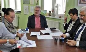 Pokaż zdjęcie: Podpisanie umowy