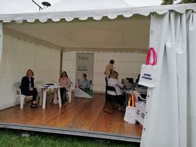 Pokaż zdjęcie: Stoisko informacyjne Oddziału Małopolskiego PFRON