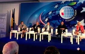 Pokaż zdjęcie: Panel dyskusyjny, którego moderatorem była dyrektor Marta Mordarska