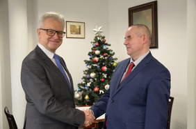 Pokaż zdjęcie: Prezes zarządu PFRON Krzysztof Michałkiewicz z wiceministrem Pawłem Wdówikiem