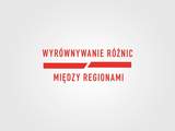 Zdjęcie jest grafiką programu. Na białym tle znajduje się czerwony napis: Wyrównywanie Różnic Między Regionami. 