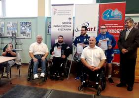 Uczestnicy i goście imprezy sportowej