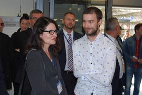 Dorota Habich – p.o. Prezesa Zarządu PFRON oraz Jan Mela – prezes Fundacji „Poza Horyzonty”