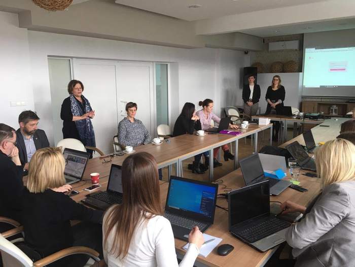 Pokaż zdjęcie: W Zakładzie Aktywności Zawodowej w Tucholi odbyło się szkolenie warsztatowe dla pracowników kilku powiatowych PCPR-ów z północno-zachodniej części Województwa Kujawsko-Pomorskiego