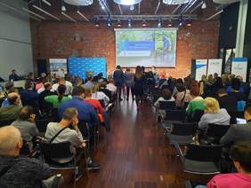 Pokaż zdjęcie: Uczestnicy wydarzenia