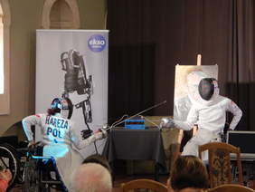 Pokaż zdjęcie: Pokaz szermierki