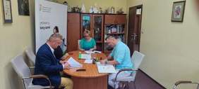 Pokaż zdjęcie: Podpisanie umowy z Powiatem Sieradzkim 