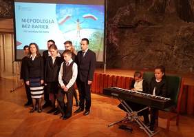 Pokaż zdjęcie: Uczniowie  Szkoły Muzycznej I stopnia przy Specjalnym Ośrodku Szkolno-Wychowawczym dla Dzieci Niewidomych i Słabowidzących w Krakowie 