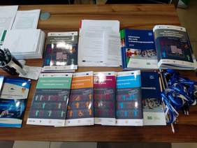 Pokaż zdjęcie: Materiały informacyjne do dyspozycji interesantów.