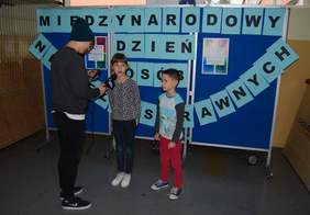 Pokaż zdjęcie: Uczniowie Szkoły Podstawowej z Oddziałami Integracyjnymi nr 12 im. Janusza Korczaka w Krakowie udzielali wywiadów dla Radia Kraków