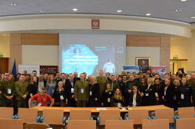 Pokaż zdjęcie: Organizatorzy, współorganizatorzy oraz uczestnicy Konferencji