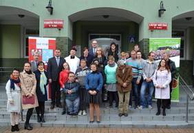 Pokaż zdjęcie: Uroczystość przekazania busa dla Środowiskowego Domu Samopomocy w Miłaczewie