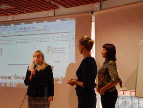 Pokaż zdjęcie: Redaktor Beata Tomanek po odebraniu nagrody IDOL dla Radia Katowice