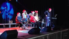 Pokaż zdjęcie: Mikołajkowy Integracyjny Przegląd Artystyczny