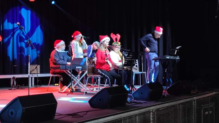 Pokaż zdjęcie: Mikołajkowy Integracyjny Przegląd Artystyczny