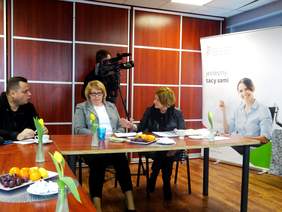 Uczestnicy brunchu podczas dyskusji