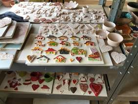 Pokaż zdjęcie: Prace wykonane w pracowni ceramicznej przez uczniów SOSW nr 2 w Przemyślu