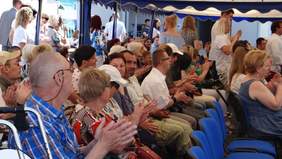 Pokaż zdjęcie: uczestnicy pikniku Dni Otwartych Funduszy Europejskich w Zduńskiej Woli