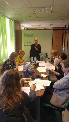 Teresa Saczuk - Samodzielny Specjalista PFRON prowadzi warsztaty z nowego programu - Stabilne zatrudnienie - osoby niepełnosprawne w administracji i służbie publicznej 