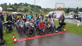 I Wyścig Osób Niepełnosprawnych poruszających się na wózkach inwalidzkich w Błażowej