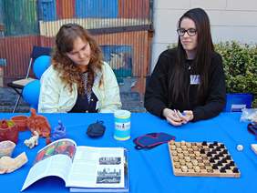 Pokaż zdjęcie: 6.	Prezentacja twórczości osób niewidzących i gier planszowych