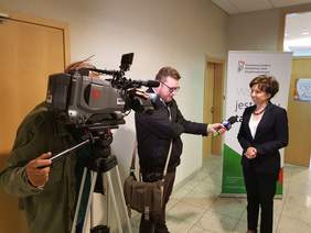Pokaż zdjęcie: Wywiad Marleny Maląg Prezes Zarządu PFRON dla TVP3 Poznań nt. wsparcia osób ze spektrum autyzmu