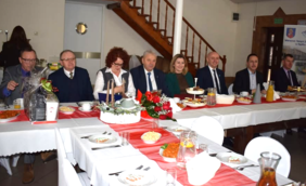 Pokaż zdjęcie: Spotkanie przy świątecznym stole 