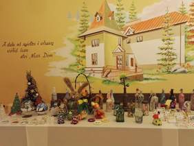 Pokaż zdjęcie: pracownia specjalistyczna w obiekcie, prace wykonane przez podopiecznych