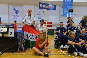 Pokaż zdjęcie: Prezentacja drużyn podczas ceremonii otwarcia Europejskich zawodów Bocci w Poznaniu