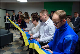 Pokaż zdjęcie: Uroczyste przecięcie wstęgi