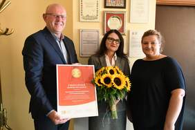 Pokaż zdjęcie: Od lewej: Grzegorz Kurkowski - Wicepres ds. Organizacji, Dorota Habich - p.o. Prezesa Zarządu Państwowego Funduszu Rehabilitacji Osób Niepełnosprawnych, Joanna Styczeń – Lasocka - Dyrektor Generalny Stowarzyszenia Olimpiad Specjalnych Polska