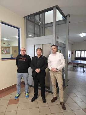 Pokaż zdjęcie: Nowa winda dla uczniów z niepełnosprawnościami 