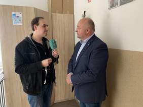 Pokaż zdjęcie: Radio Gdańsk Kieruje Pytania do Grzegorza Mikiciuka Dyrektora PCPR w Kartuzach.