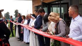 Pokaż zdjęcie: Uroczystość otwarcia Domu Chłopaków w Broniszewicach