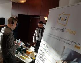 Pokaż zdjęcie: Stoisko Inventum towarzyszące konferencji pt. „Wizja - Wiedza - Wsparcie czyli WWW o dostępności przestrzeni społecznej”